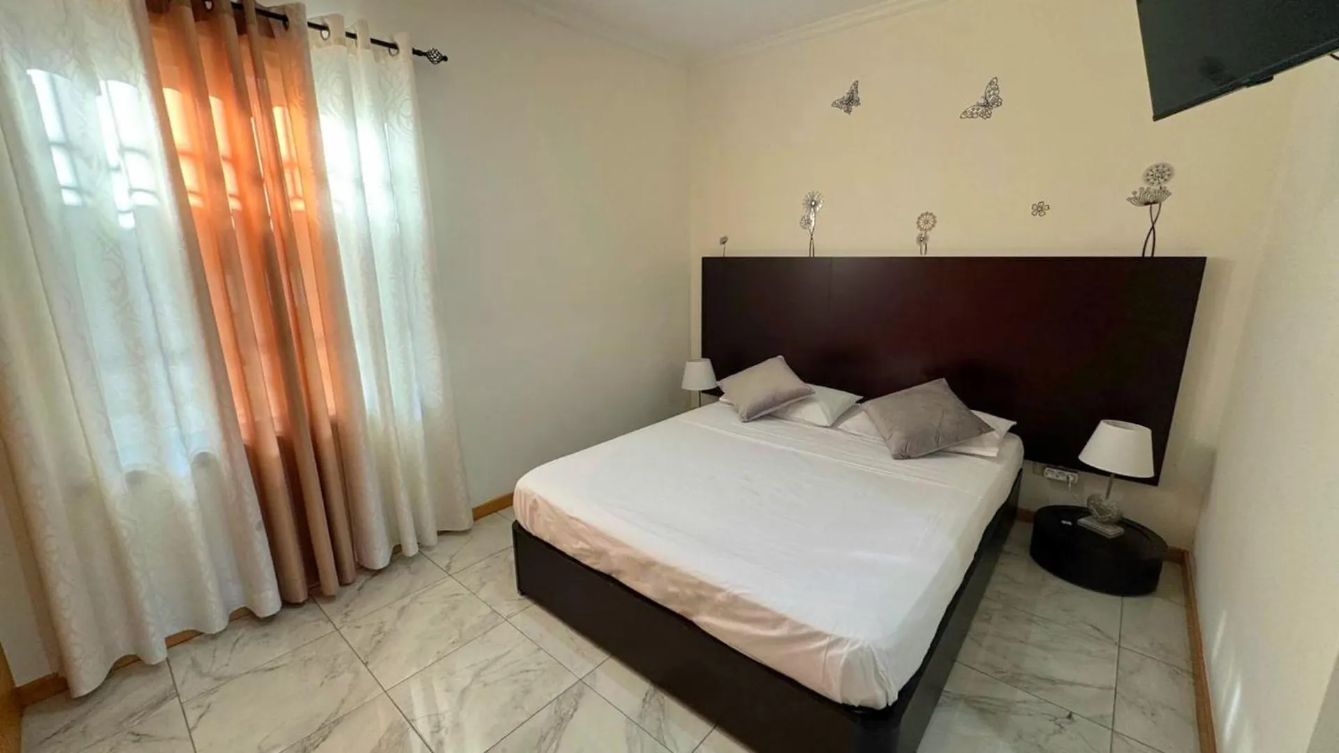 Funchal Getaway, Cozy Private Room With Bathroom And Wifi منزل للإقامة