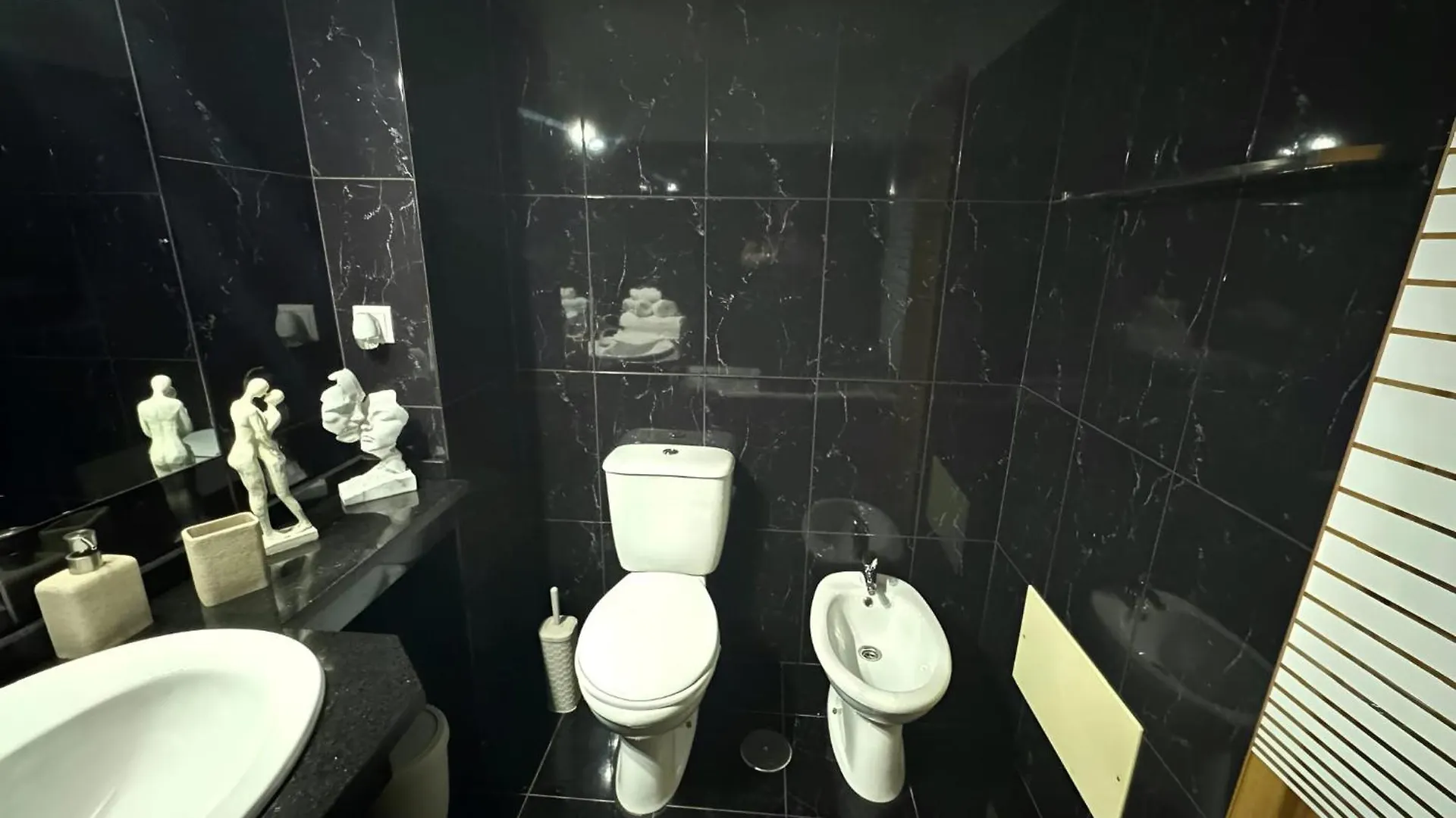 Funchal Getaway, Cozy Private Room With Bathroom And Wifi منزل للإقامة