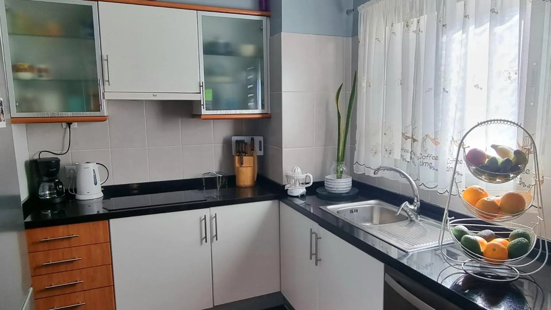 منزل للإقامة Funchal Getaway, Cozy Private Room With Bathroom And Wifi